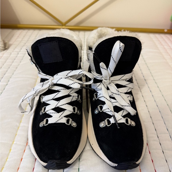 Sorel Black and White Winter Boots - Picture 2 of 9